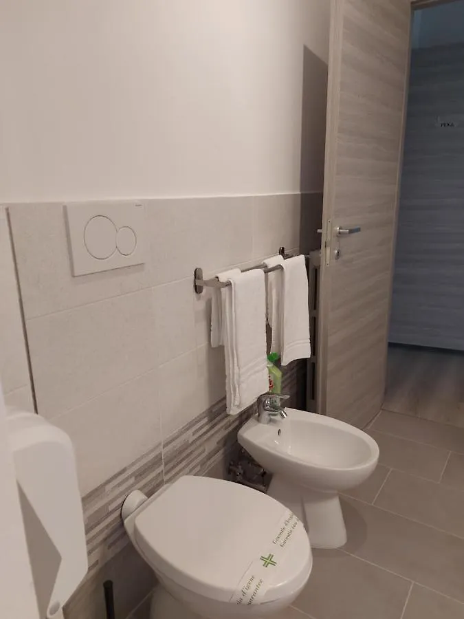 Fare Bnb - Room Del Parco Reggio Emilia Italy